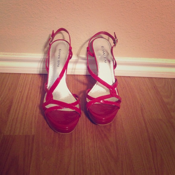 Gianni Bini Size 8 Red Pumps