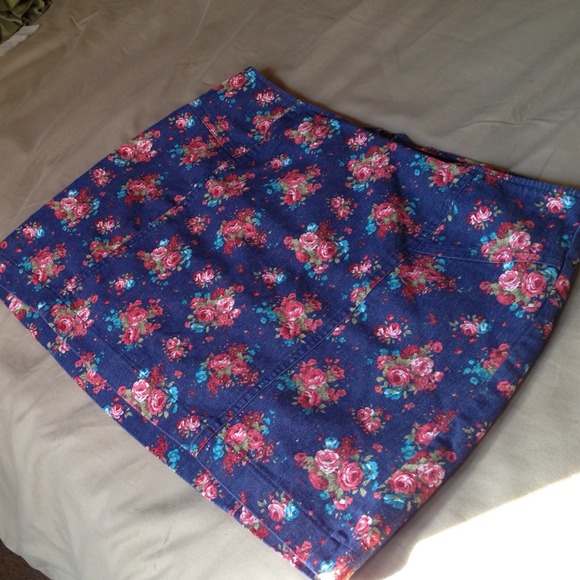ONLY WORN ONCE Jean Floral Mini-Skirt - Picture 2 of 3