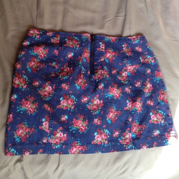 ONLY WORN ONCE Jean Floral Mini-Skirt - Picture 3 of 3