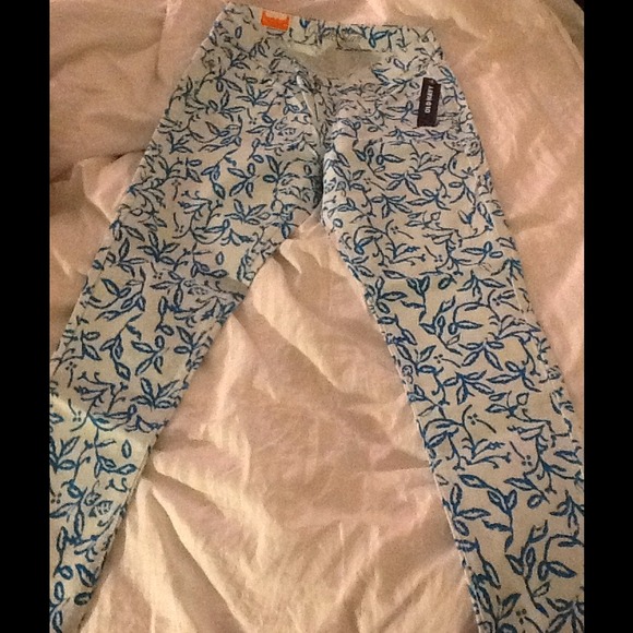 -- SOLD-- White and blue printed jeans