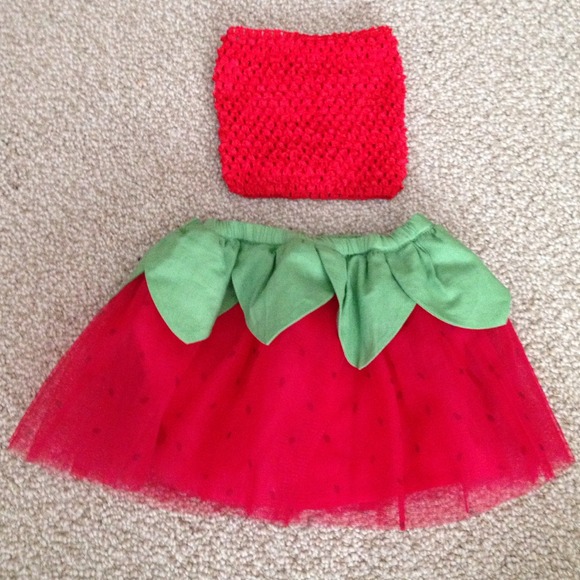 ✨Reduced Baby girl Gymboree strawberry tutu outfit