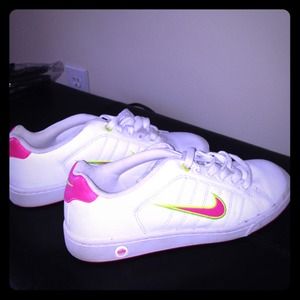 ON HOLD******Adorable Nikes!