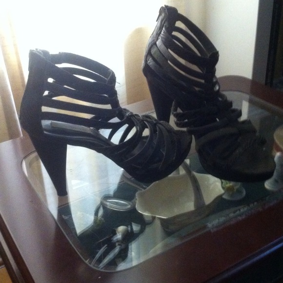 Heels!! 💋💋 - Picture 2 of 3