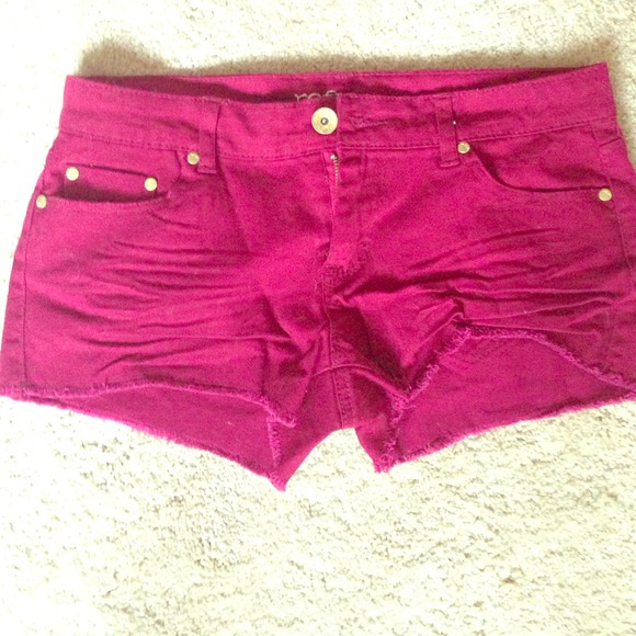 Cut-off maroon shorts
