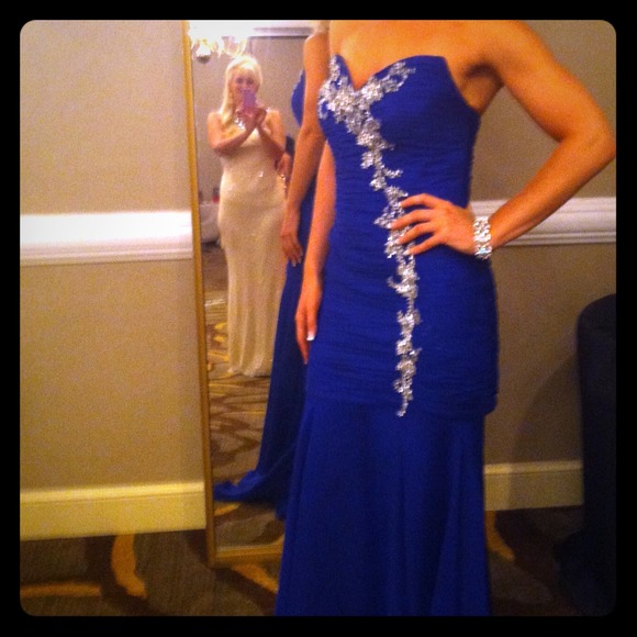 Blue evening gown, perfect for prom or pageant!