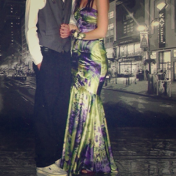 Dress - Picture 1 of 1