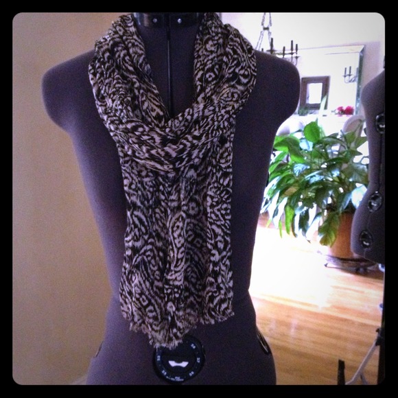 The Final touch Scarf -  Black & Tan(Ivory)