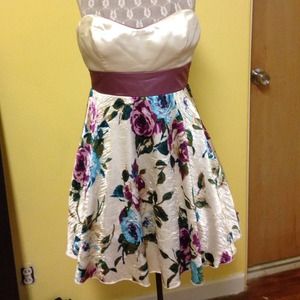 Floral strapless dress!