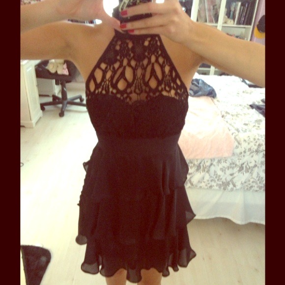 Forever 21 black halter tiered dress size small