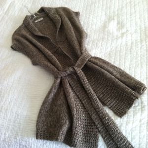 Brown/beige sleeveless tie-waist sweater coat