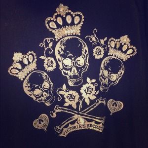 VS black skull zip up