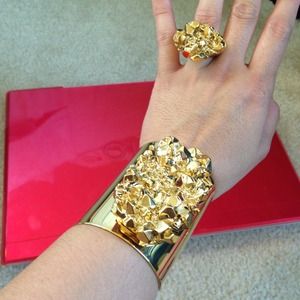 ✘✘✘SOLD✘✘✘  Michael kors cuff. MkJ2227