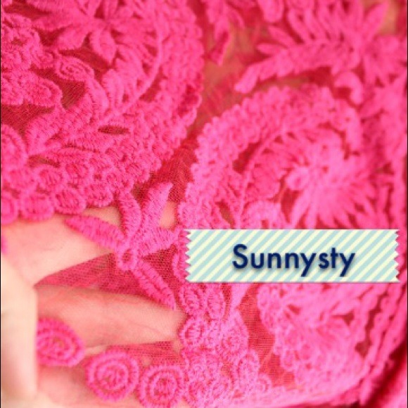 ⚠sold⚠Lace hallow floral long sleeves shirt - Picture 2 of 2