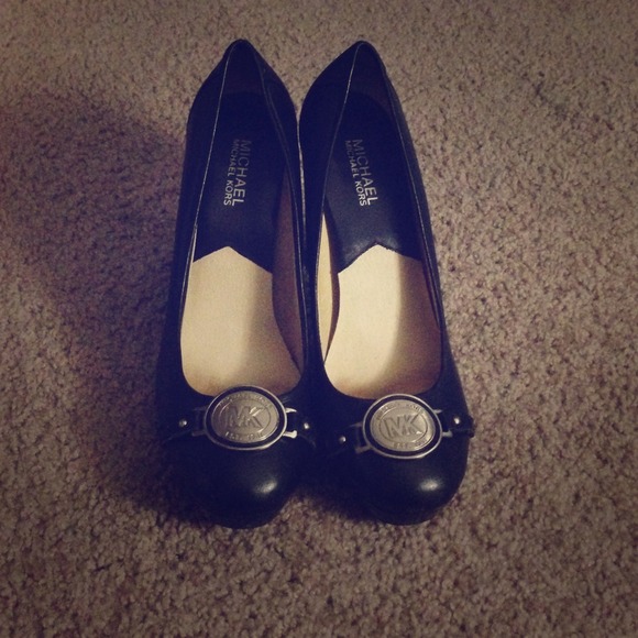 Authentic Michael Kors pumps!