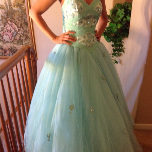 Ballroom gown - Picture 2 of 4