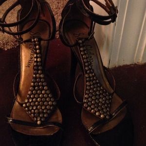 GORGEOUS! Studded, high heeled evening shoes