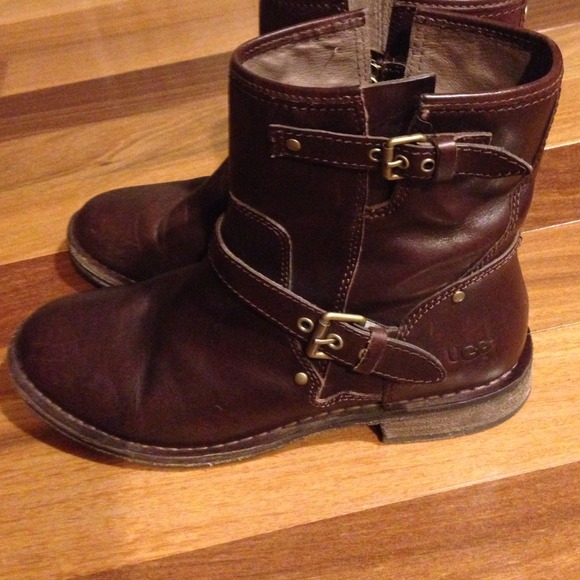 Ugg leather boots REDUCED!!🎉🎉HP🎉🎉