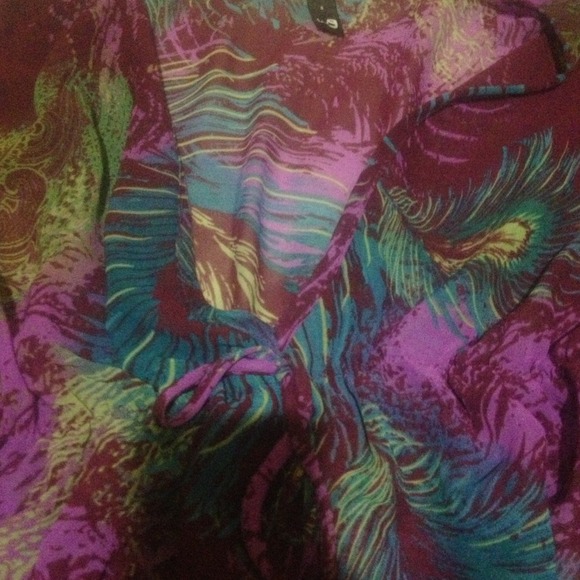 Cute top - Picture 3 of 3