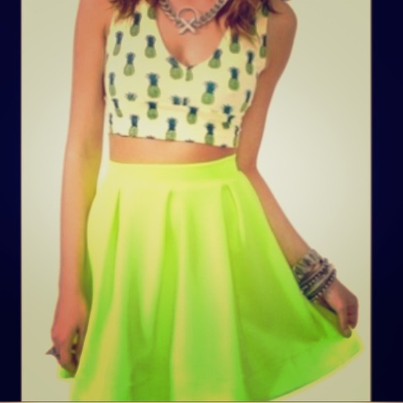 Neon yellow scuba skater skirt 💗