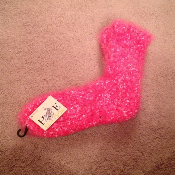 NWT pink knit slip r socks