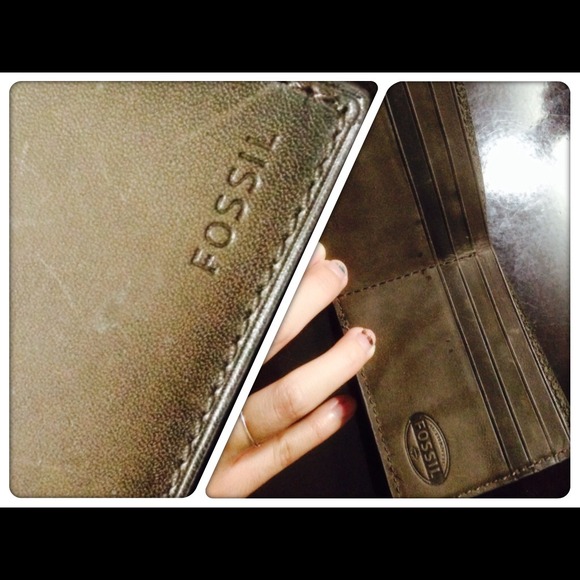 BI-FOLD WALLET 💯 AUTHENTIC!