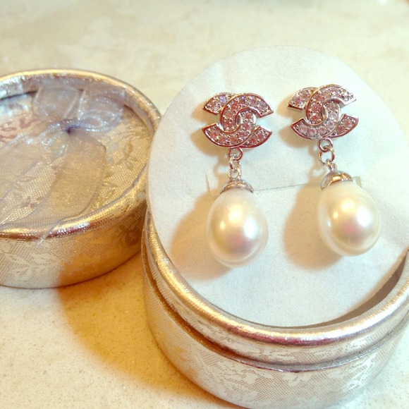 🚫REDUCED🚫 Beautiful CC Earrings 💕