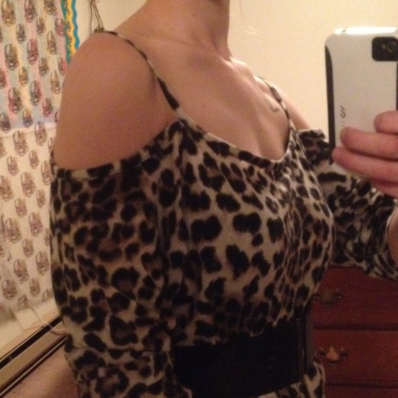 Leopard Print, Open shoulder Blouse - Picture 4 of 4