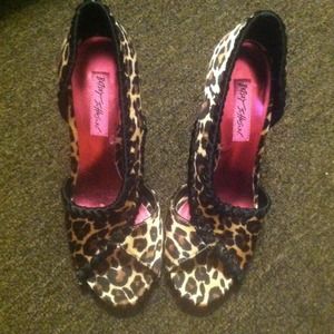 Betsy Johnson leopard print satin open toe heels