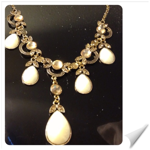 ❗REDUCED❗$10 Vintage Statement Necklace