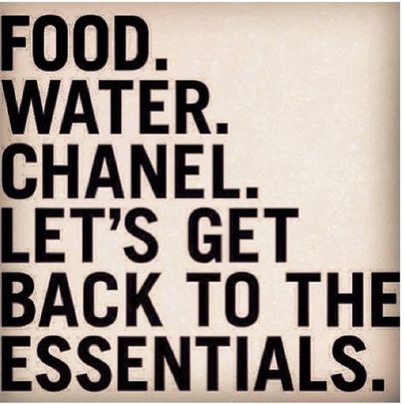 Meet your seller/buyer! 💋 - Picture 4 of 4