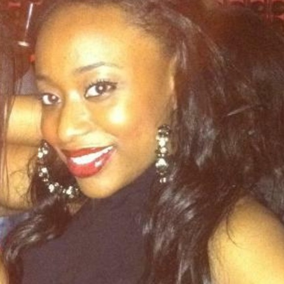 Meet your seller/buyer! 💋 - Picture 2 of 4