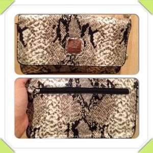✅Reduced Price✅ Faux snakeskin crossbody