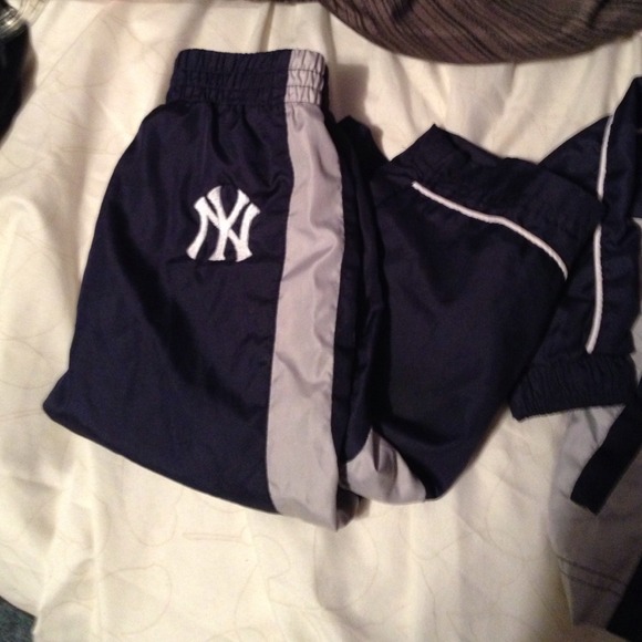 🎉SOLD🎉Adidas Yankees Suit Pants And Top 18Months - Picture 3 of 3