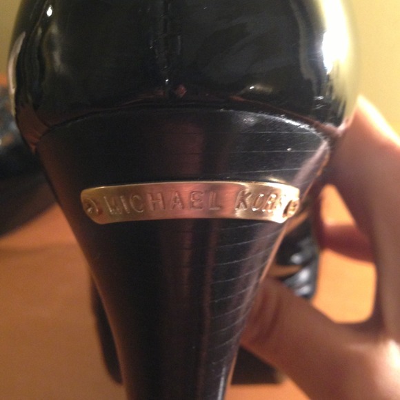 ๐HOST PICK๐ 10-7 - Picture 2 of 5