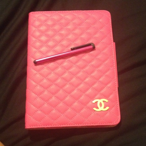 🔴sold🔴Ipad mini chanel cover. W free pen