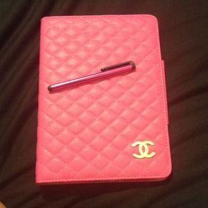 🔴sold🔴Ipad mini chanel cover. W free pen