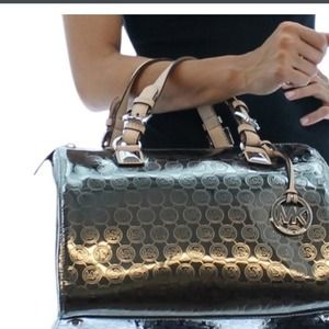 ❤️SOLD❤️MICHAEL Michael Kors Lg Grayson Monogram