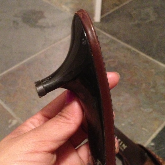 Shoe - Picture 2 of 3