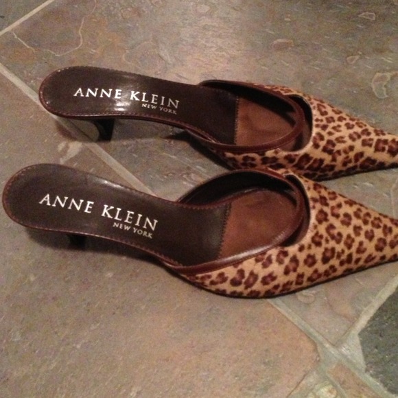 Shoe - Picture 3 of 3