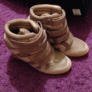 BDG. Size 8 taupe color sneaker wedges. From urban