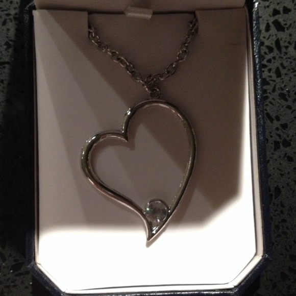 Brand new heart necklace