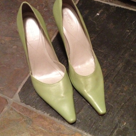 Shoes - Picture 2 of 3