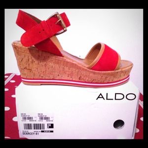 Aldo cute & comfy wedges😎