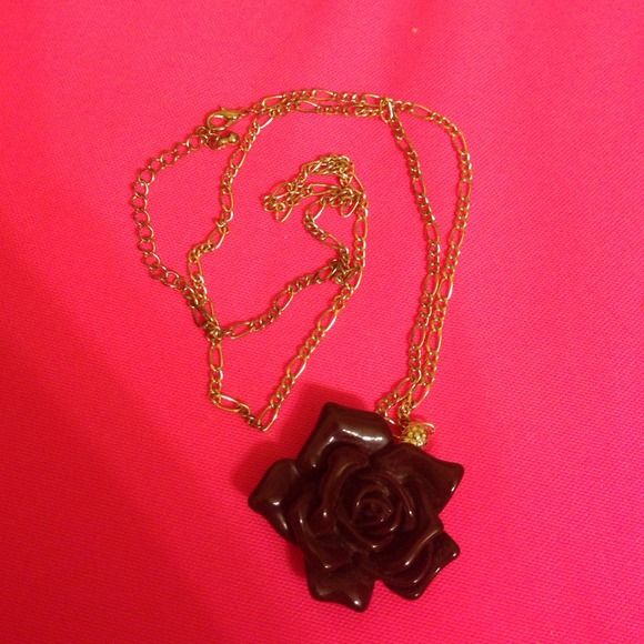 💟TRADED💟 Trendy rose necklace