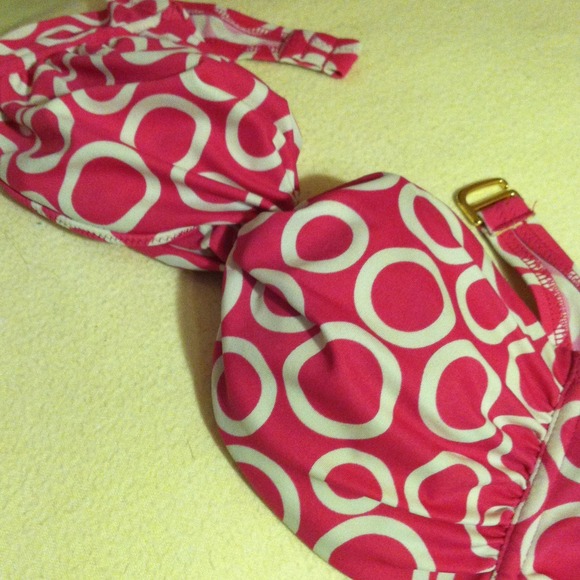 SOLD: XS Victoria Secret Bathingsuit Top - Picture 2 of 4