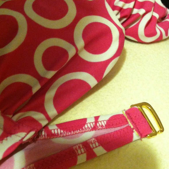 SOLD: XS Victoria Secret Bathingsuit Top - Picture 3 of 4