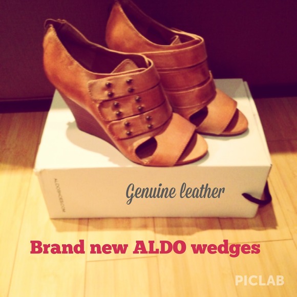 Genuine Vachetta leather natural/camel wedges. NWT