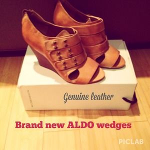 Genuine Vachetta leather natural/camel wedges. NWT