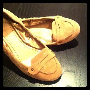 BCBG LOAFER STYLE BALLET FLATS