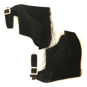 Black suede Steve Madden Wedge Heels Size 7!!!